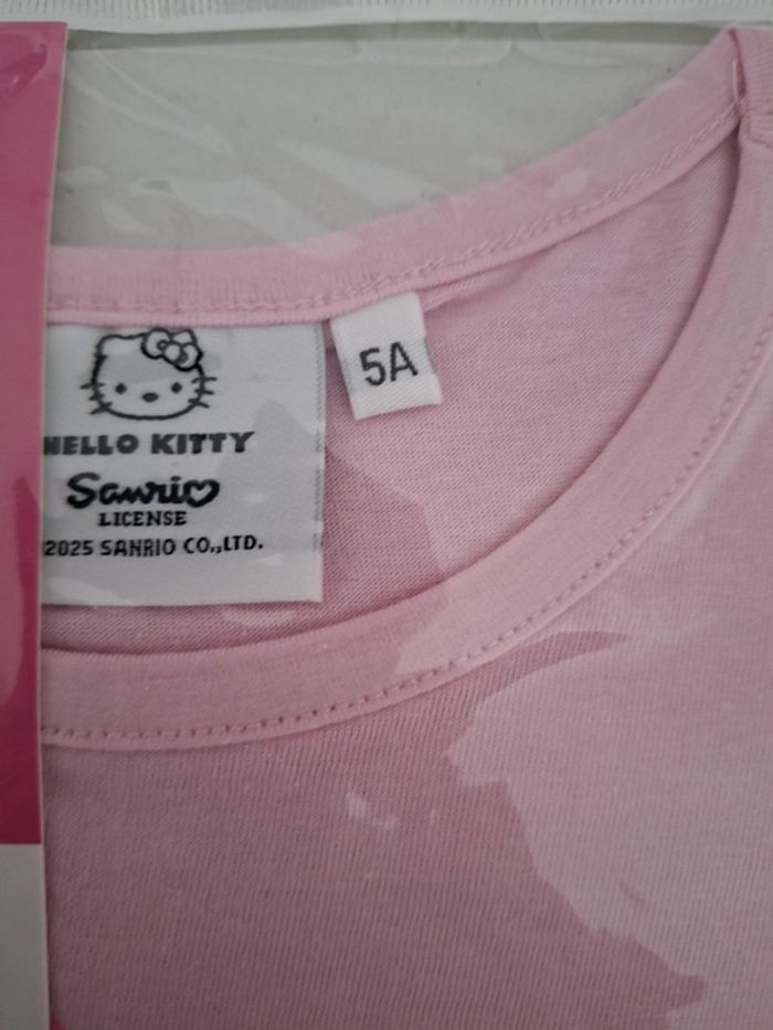 Tee-shirt manches courtes Hello Kitty neuf avec étiquette taille 5 ans - photo numéro 4