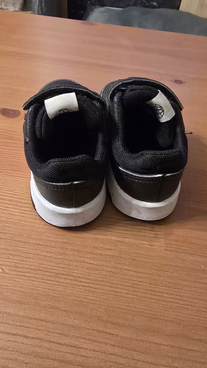 💙😍 🥰😍👌👌superbes baskets ADIDAS  pointure 24 😍💙 - photo numéro 3