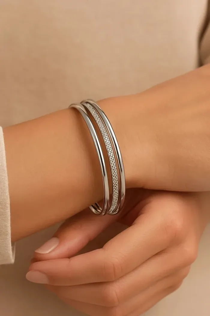 Bracelet jonc Swarovski en métal rhodié & cristaux – Éclat et élégance