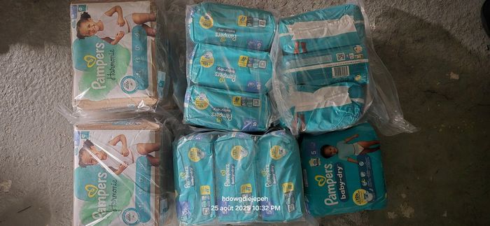 Lot couche pampers baby-dry taille 5