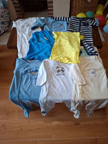 Lot 8 pyjamas 24 mous