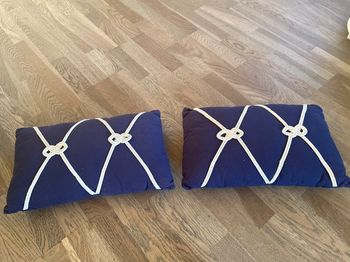 Lot de deux coussin bleu marine très bon état