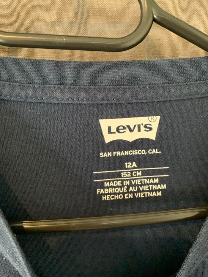 T-shirt Levi’s manches longues bleu marine 12 ans – 100% coton, stylé et en excellent état ! - photo numéro 4