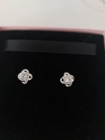 Magnifique boucles d'oreilles fleurs argent et zirconia