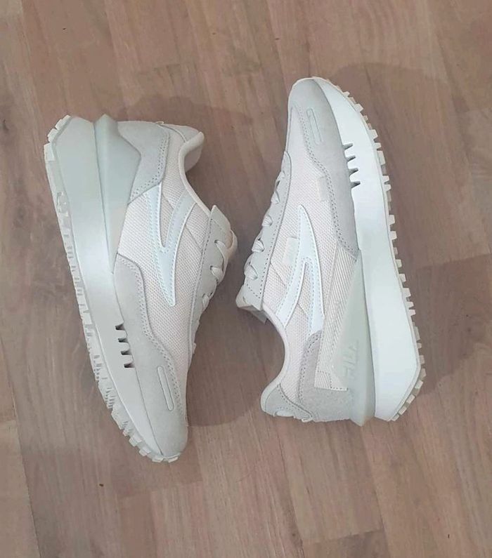 Baskets Fila beige/écru et blanc neuves jamais portées taille 37 - photo numéro 3