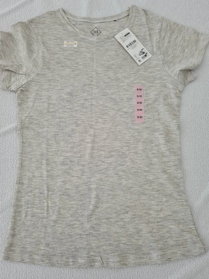 Lot de 2 T-shirts neufs - photo numéro 4