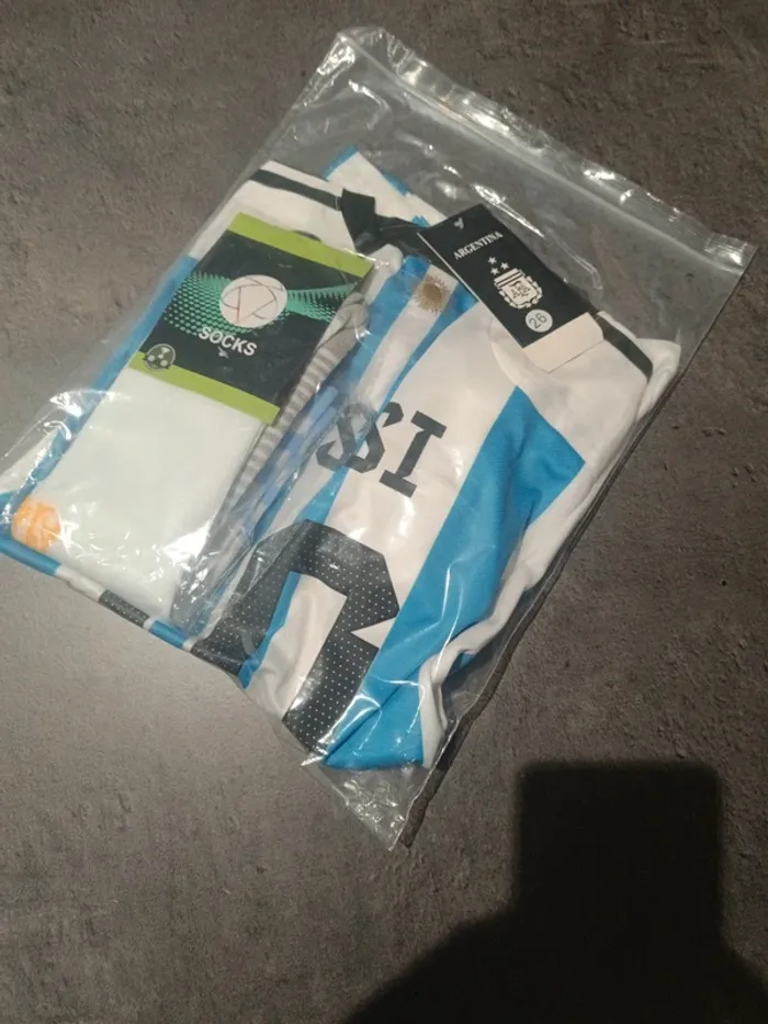 Tenue foot Léo Messi argentine. T.26 - photo numéro 5
