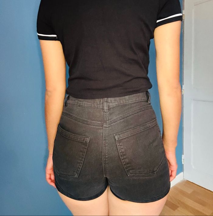 Short,courte