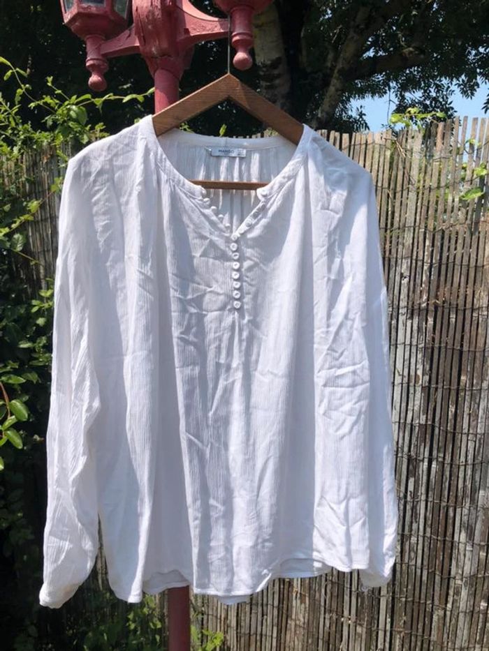 👚 Blouse tunique Mango longue, large et ample à col V et à manches longues avec détails boutons - photo numéro 7