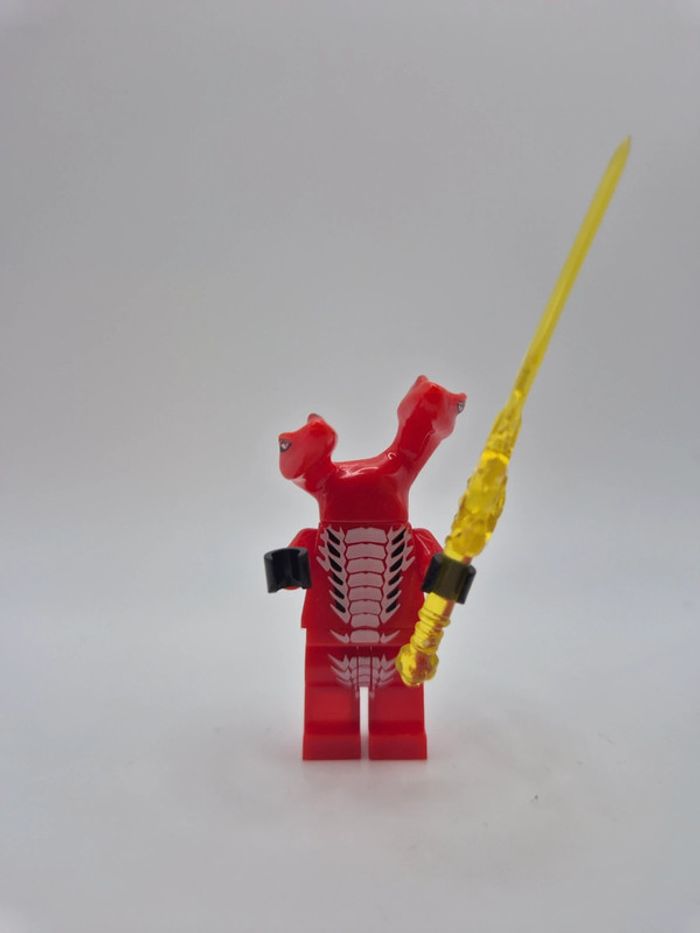 Figurine type lego Serpent Ninjago