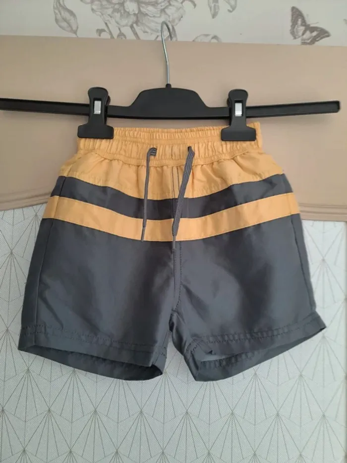 Short de bain neuf jamais porté garçon 3 ans gris jaune