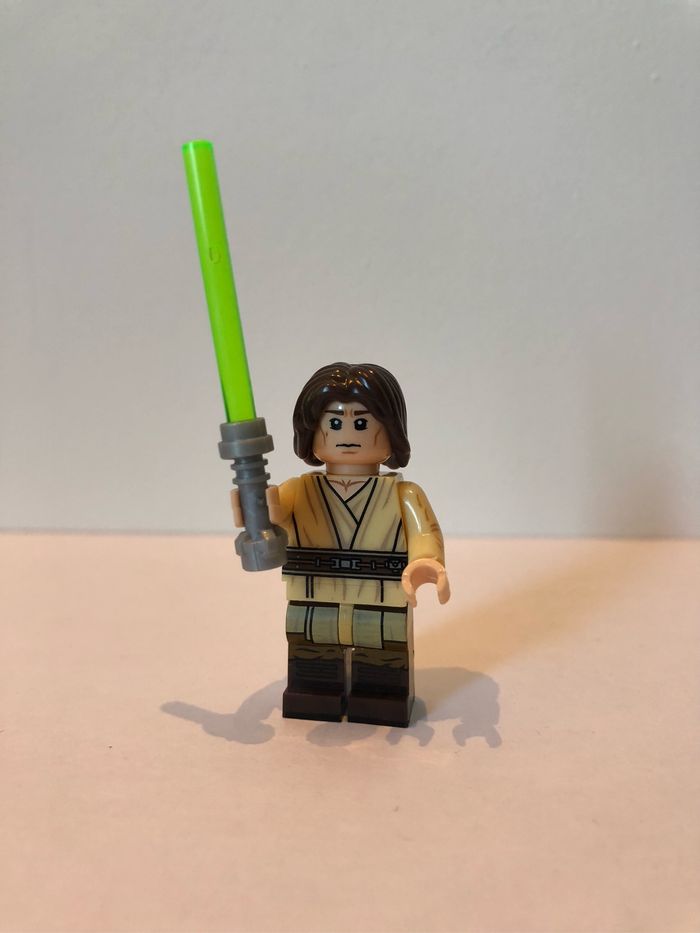Figurine type lego Jedi Qui Gon. Star Wars