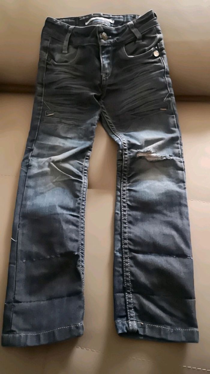 Jean Levi's fille troué