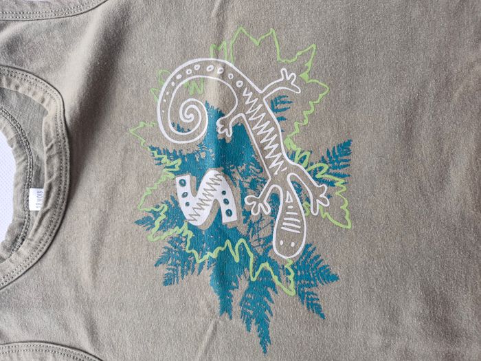 Débardeur 18 mois Sans Marque Kaki Lézard blanc imprimé avec décor feuillage vert et bleu - photo numéro 2
