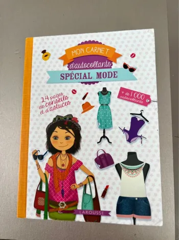 Carnet d’autocollants mode pour jeune fille