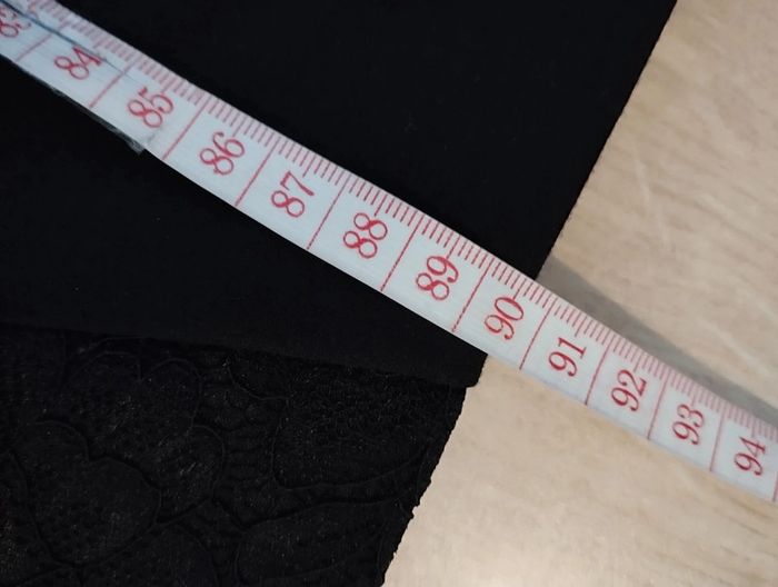 Robe noire avec "dentelle" Erinly taille 38 - photo numéro 7