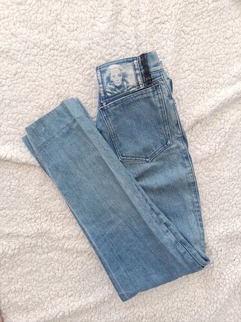 Jean original SPY style Y2K – détails violets + portrait imprimé – taille 40