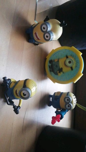 Boîte goûter et figurine minions