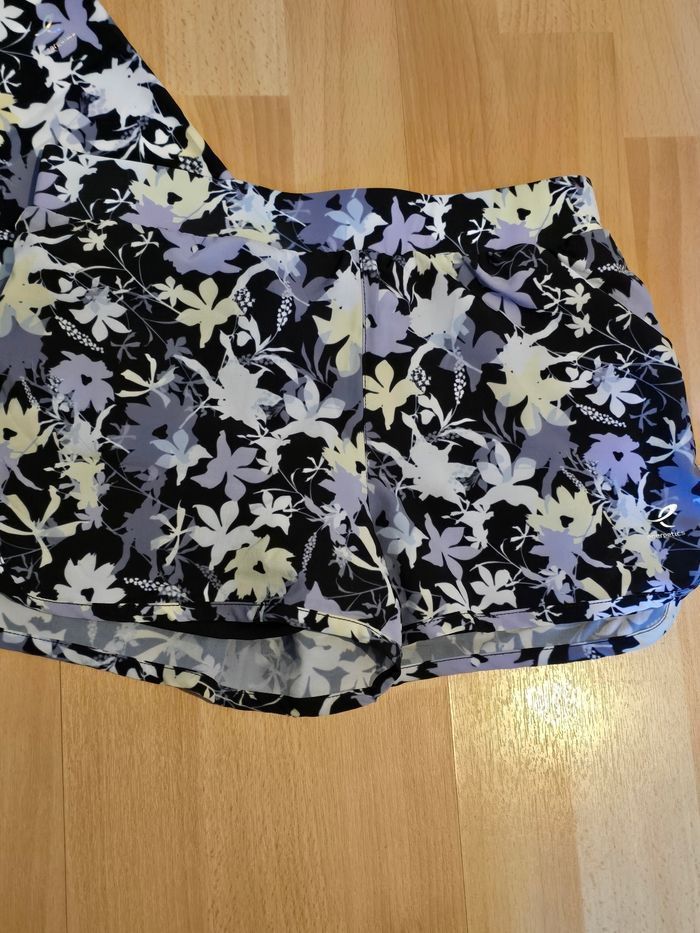 Ensemble😍⚘️ legging et short de sport 10 ans fille⚘️😍 - photo numéro 2