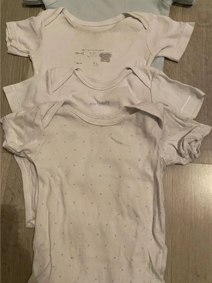 Lot 4 bodies 18 mois - photo numéro 2