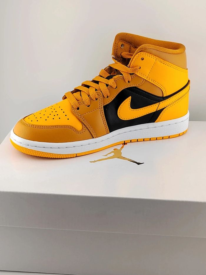 Paire de baskets Air Jordan 1 Mid montantes - photo numéro 7