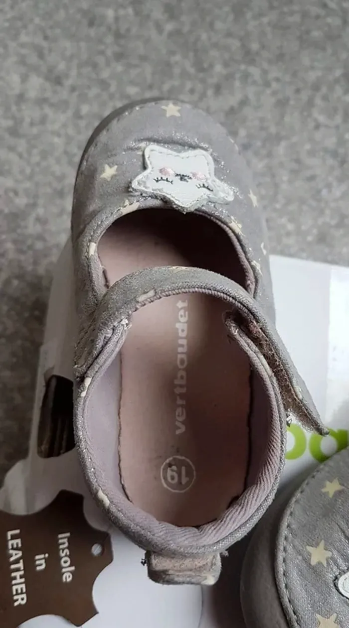 Vertbaudet chaussons étoiles phosphorescents
P19 mais taille grand. Portés seulement à la crèche - photo numéro 5