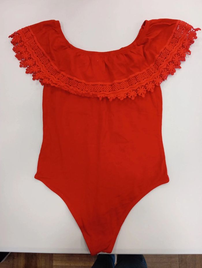 Body rouge - photo numéro 3