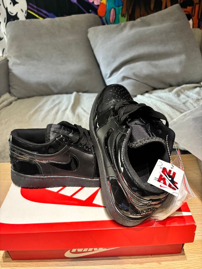 Baskets Nike Air Jordan 1 Low noires – Neuves - photo numéro 4
