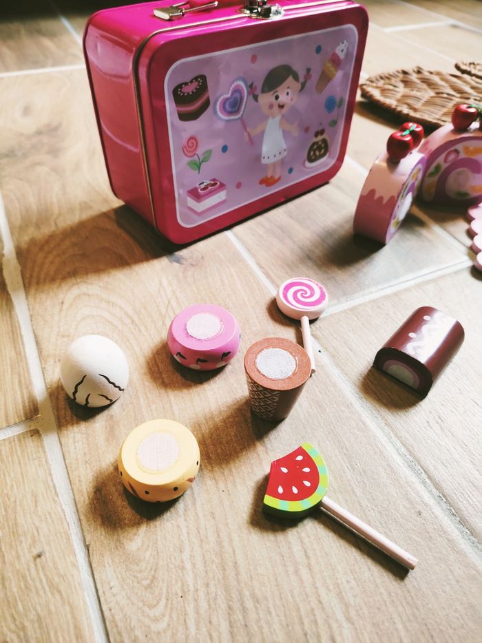 🍰Coffret métal dinette lot de diverses pâtisseries gâteaux et friandises en bois - photo numéro 4