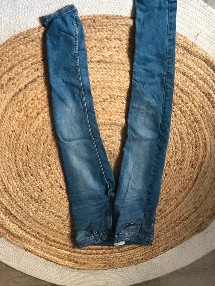 2 jeans et 3 tee-shirts - photo numéro 16