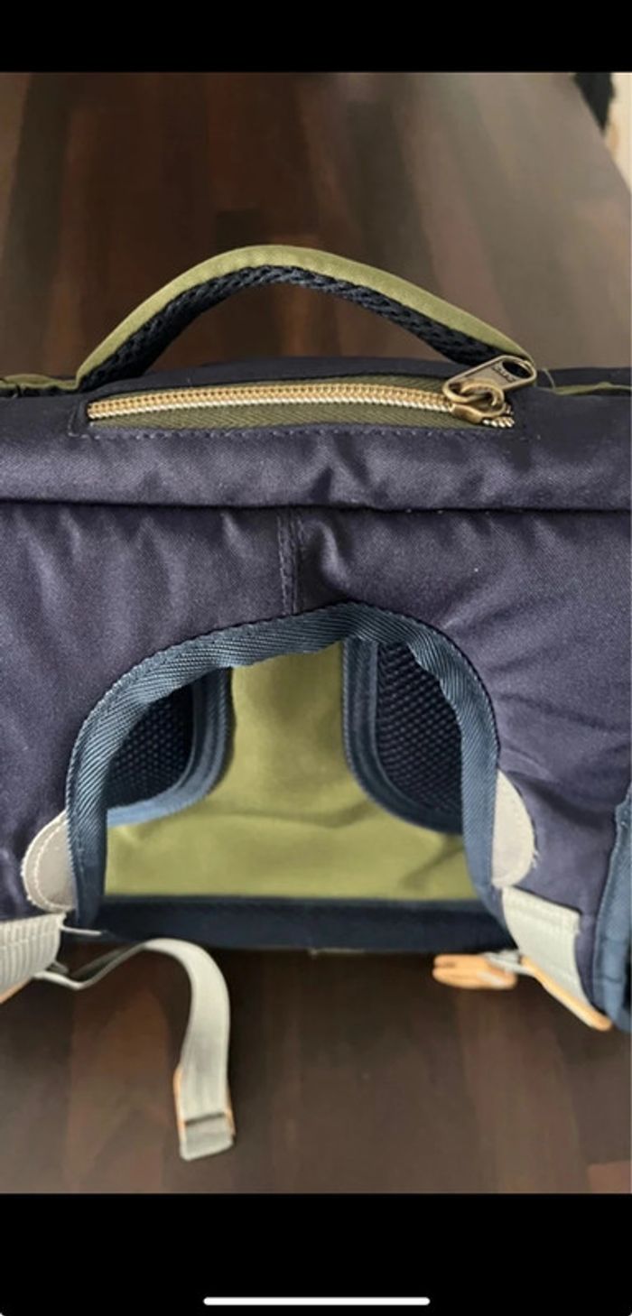 Cartable dinosaure avec trousse assortie en très bonne état taille 36 cm pour cp/cel Auchan - photo numéro 6
