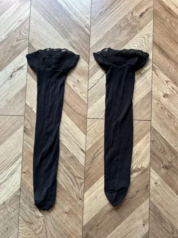Bas noirs avec large bande de dentelle