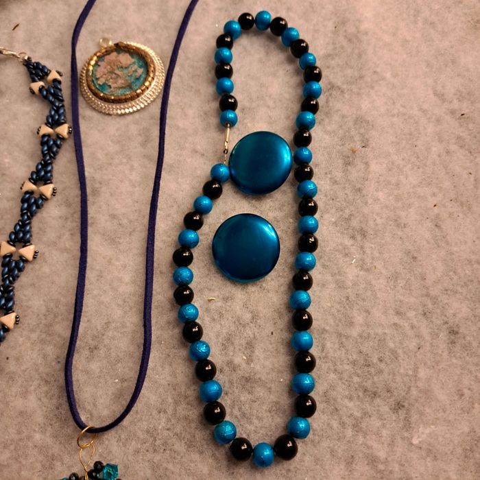 Lot de bijoux colliers pendentif boucles d'oreilles - photo numéro 2