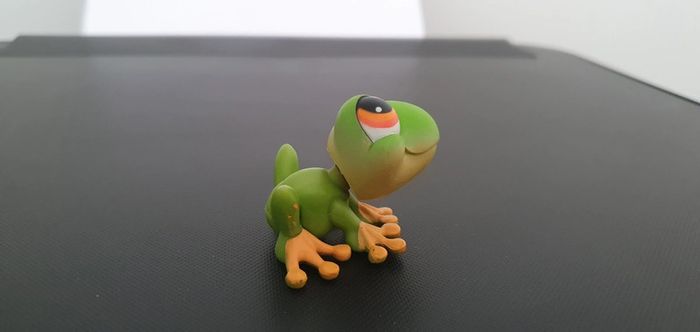 Littlest Pet Shop année 2005 Grenouille verte pattes jaunes - photo numéro 2