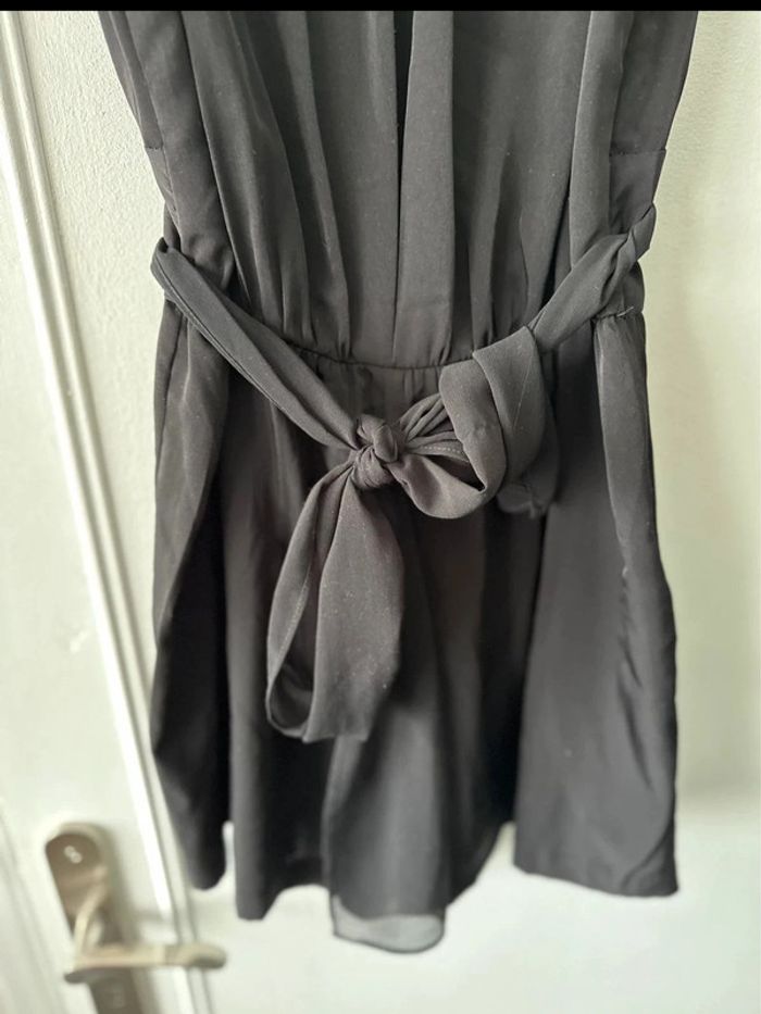 Combishort sans manches dos ouvert avec ceinture noir taille XS ZARA - photo numéro 4