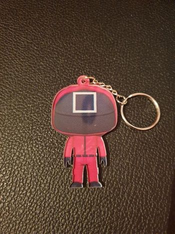 Porte-clés grand modèle Squid game gardien carré