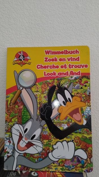 Livre Cherche et trouve looney tunes Bugs bunny Daffy Duck