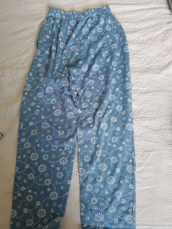 Pantalon bleu fleuri
