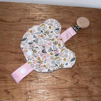 Attache tetine fleur rose