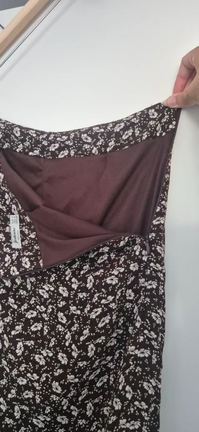 Jupe midi marron fleurie - Stradivarius - photo numéro 3