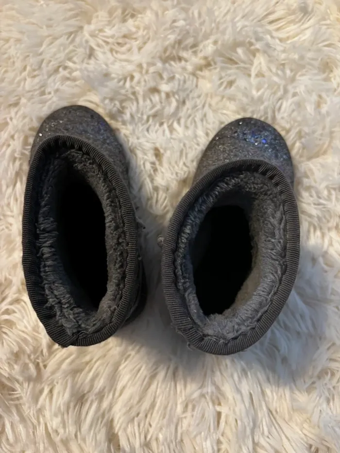 Bottes grises - photo numéro 5