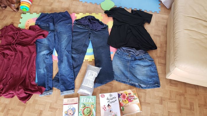 Lot maternité – vêtements taille S + coussin d’allaitement + livres