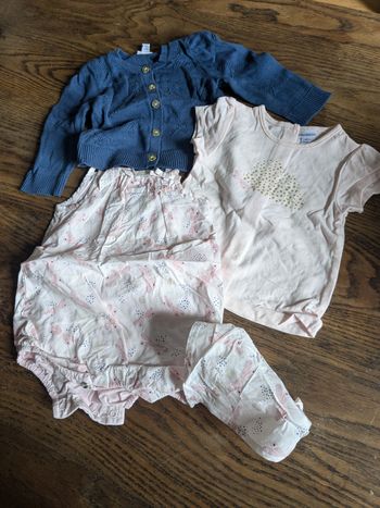 Ensemble P'tit bisou bandana/t-shirt/combi/gilet. 6mois/67cm.