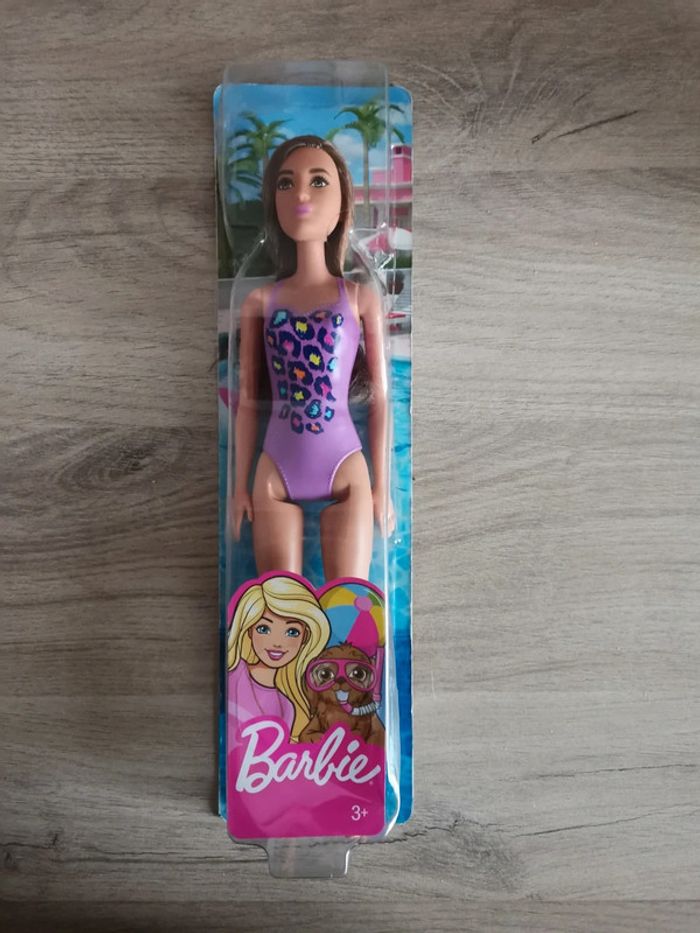 Barbie neuve à la plage en maillot de bain - photo numéro 5