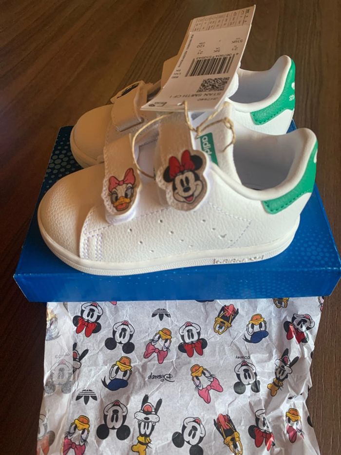 Chaussure bébé Disney Adidas Stan Smith 21 neuf