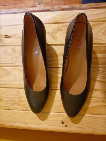 Escarpins en cuir noir Caprice - talon 5,5 cm - pointure 39