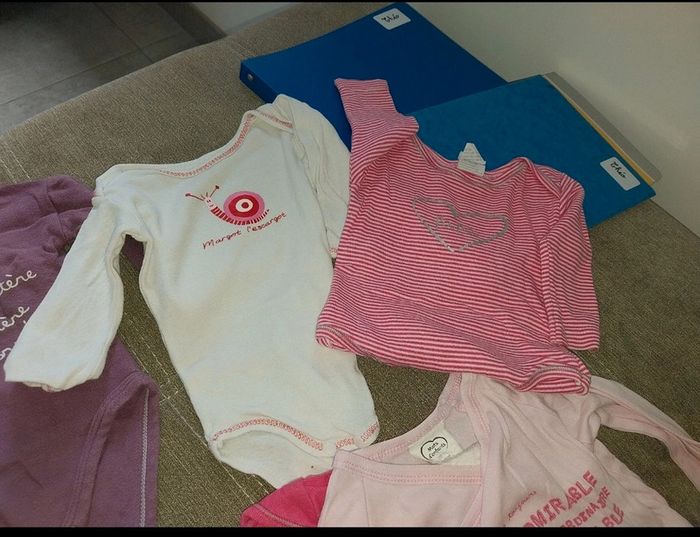 Lot bodies fille - photo numéro 3