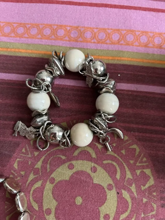Lot de bijoux dans les tons blancs/argente avec sa boîte offerte - photo numéro 2