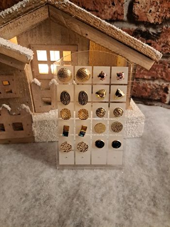 Lot de boucles d'oreilles puces doré noir