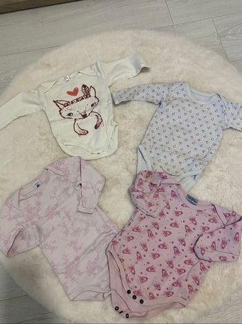 🌸Beau lot de bodies taille 12mois différentes marques en TBE 🌸